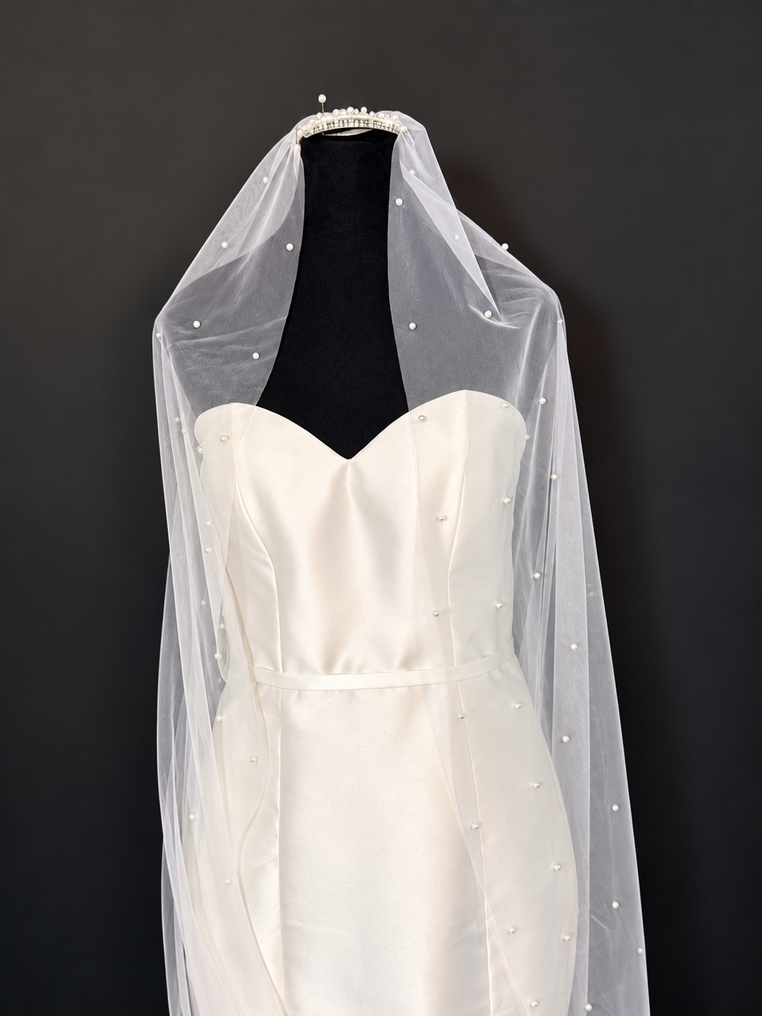 Light Veil with Pearls — photograph 2 of 5