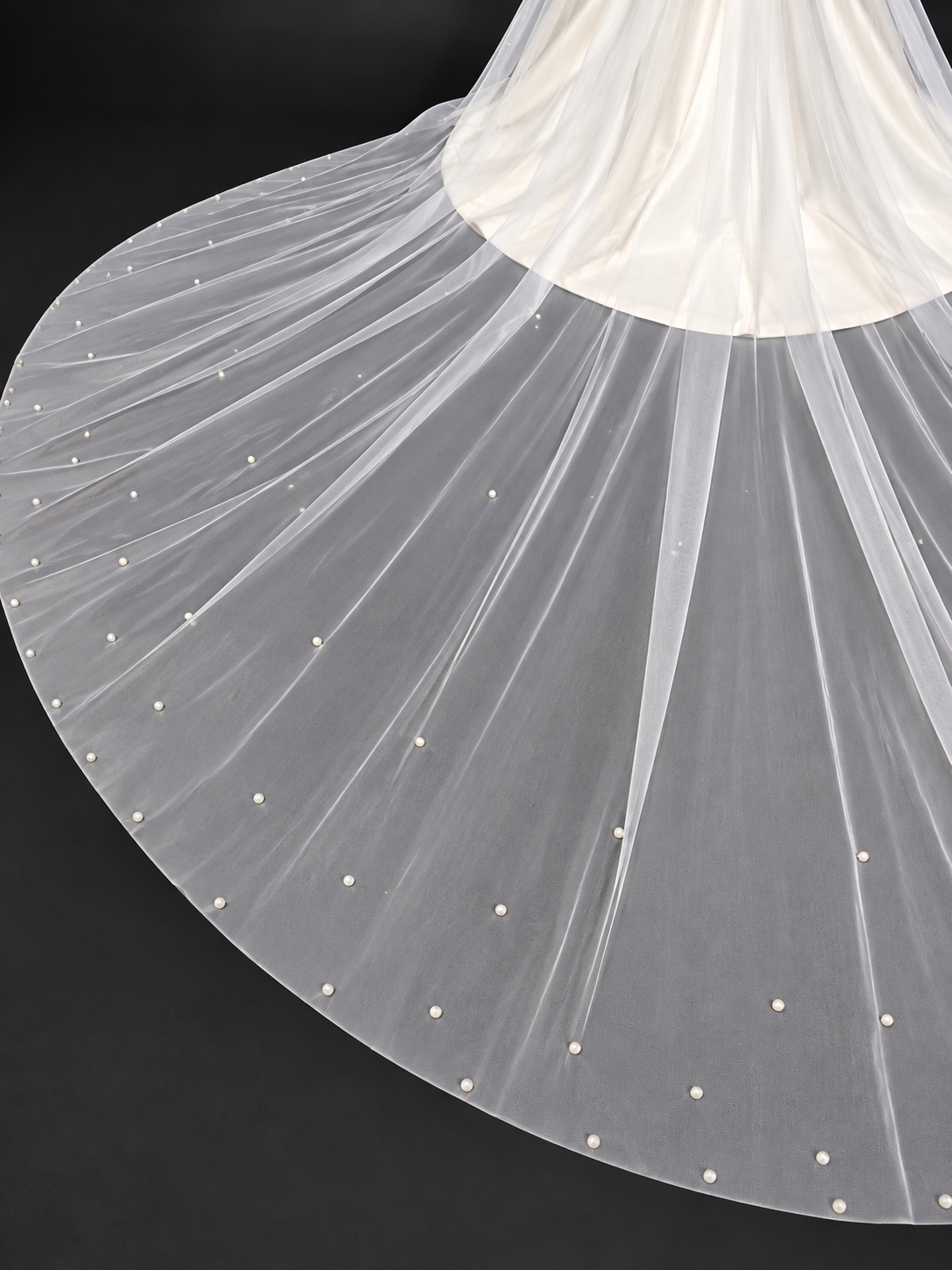 Light Veil with Pearls — photograph 3 of 5