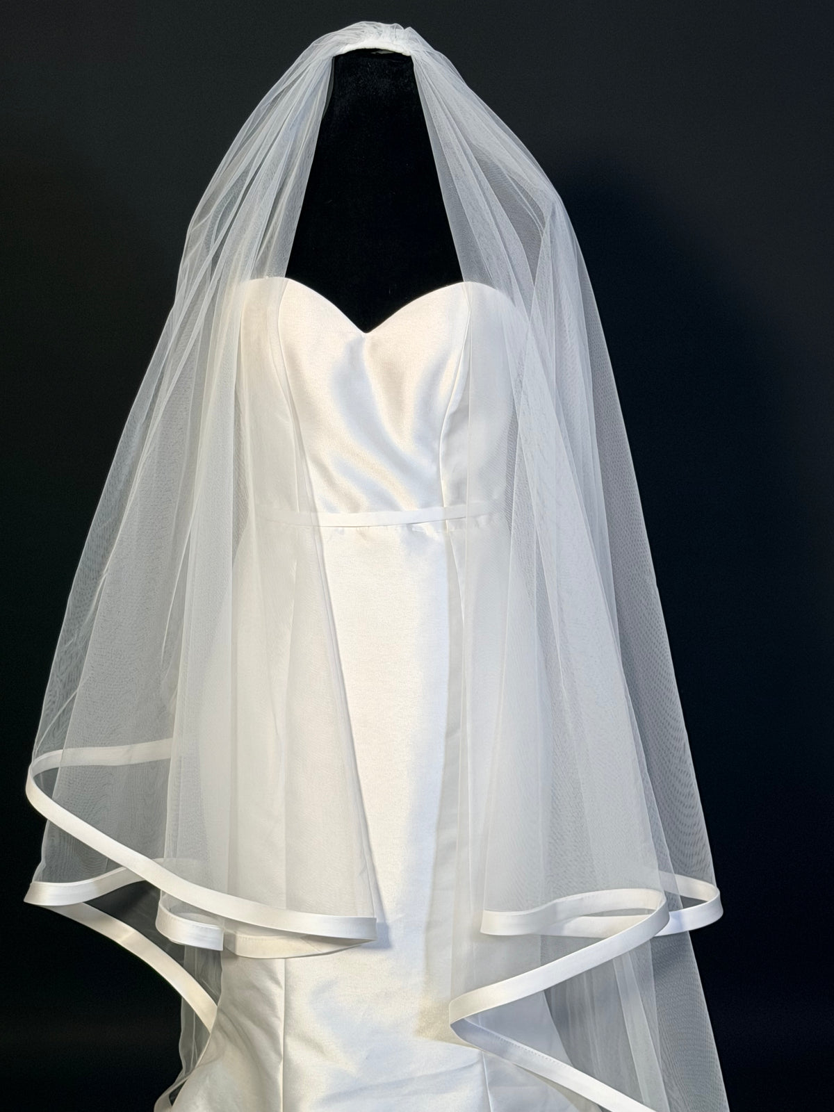 Floor-Length Veil with Satin Ribbon Edge — photograph 1 of 4