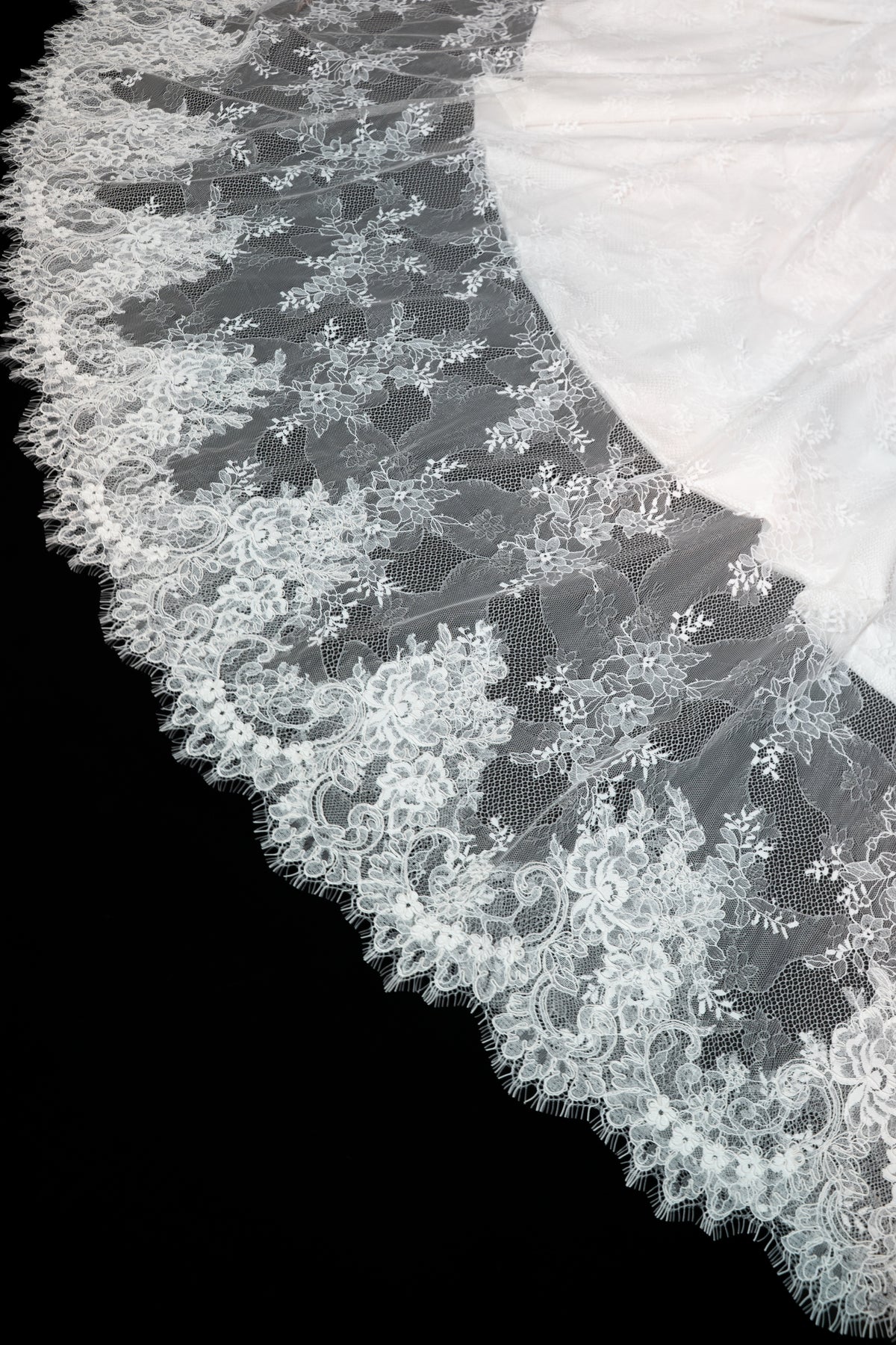 Dramatic French Lace Cathedral Veil — photograph 3 of 6