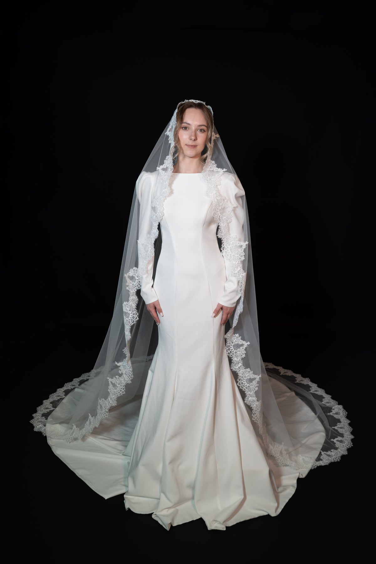 Lia Lace Cathedral Veil — photograph 1 of 5